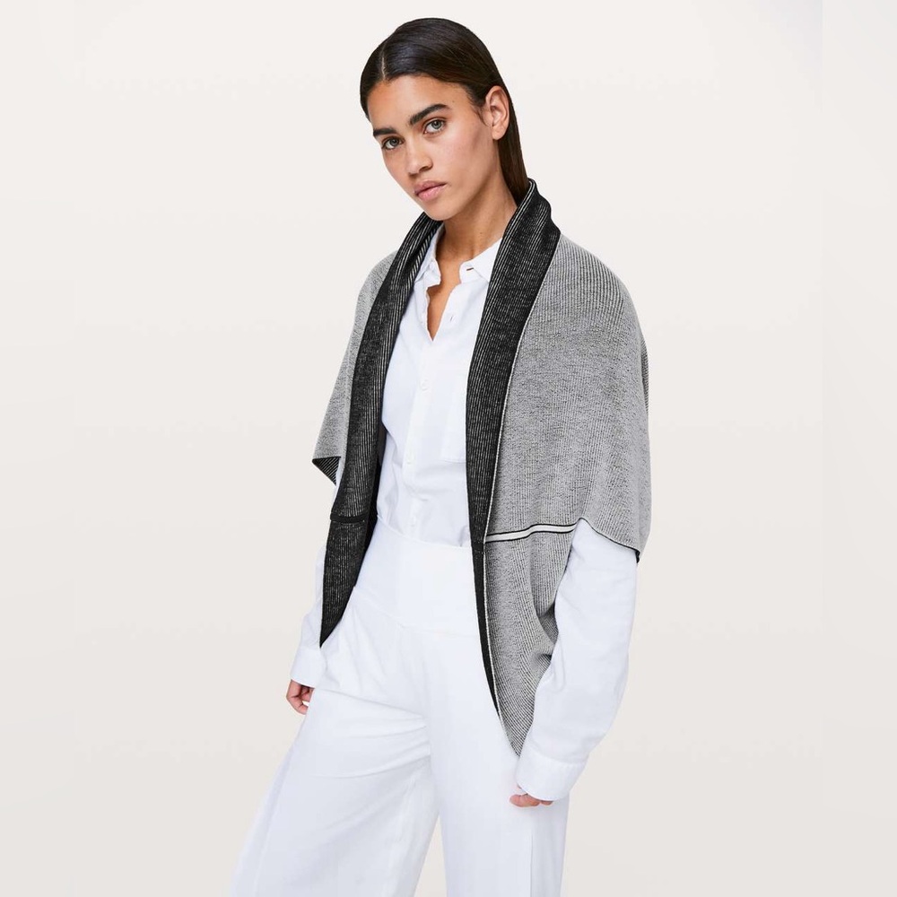 Lululemon Exaltation Wrap Black / Silver Ice OS